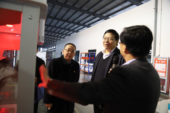 省市場監(jiān)管局黨組成員劉懷章一行調(diào)研蘭迪機(jī)器2